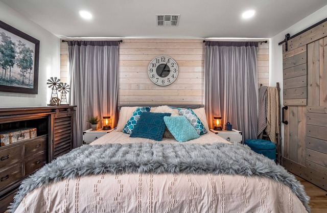 So charming! Perf for spring break, golf, baseball and visiting colleges!