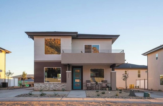 So Zion Coral Cliffs, 4Bed, 3Bath, Hot Tub, Deck, Fire Pits