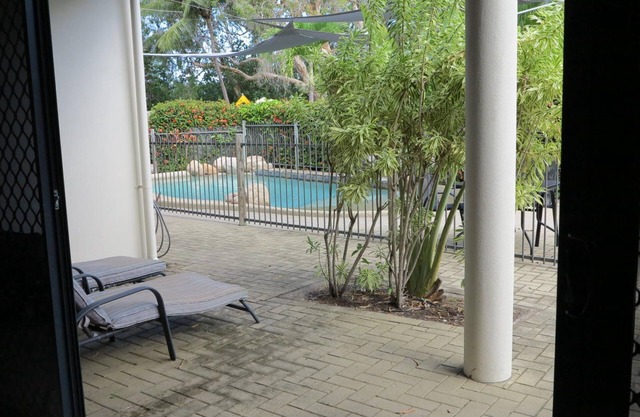 Sol Y Olas Sun & Waves - Tastefully designed townhouse in lush, tropical gardens with pool