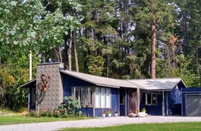 Solitude by Flathead Lake - two minutes from the beach