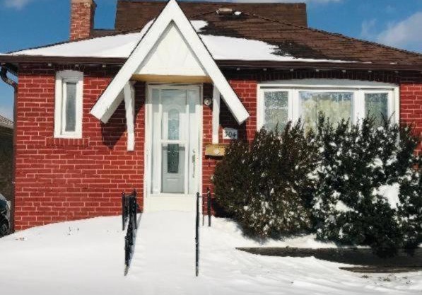Solo I East York Space Share Toronto Canada