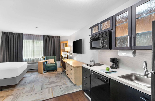 Sonesta Simply Suites Austin South