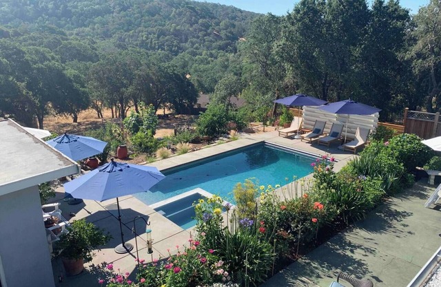 Sonoma Oasis with Heated Pool and Spa. Dogs welcomed.