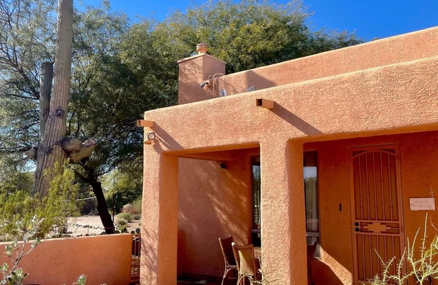 Sonoran Desert Casita w/private patio & 7acres 1> Mile to Saguaro National Park