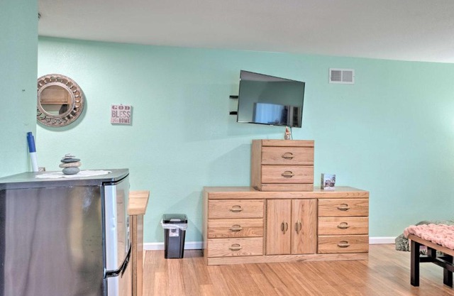 Soothing Studio with Lush Views 2 Mi to Beach!