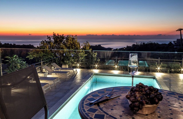 Soothing suites in villa with swimming pool and sea view in Taormina, Sicily