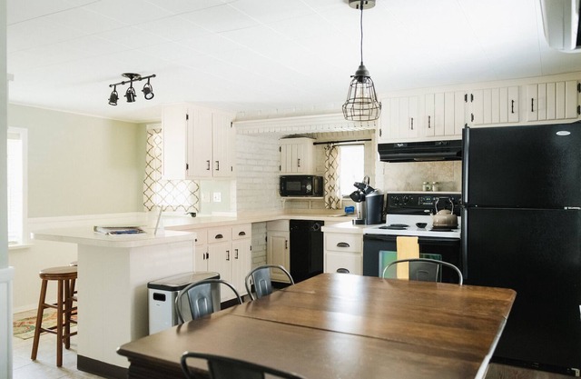 Sophie’s on Main- Historic Charm, Updated Comfort. 3 miles to Hershey Park