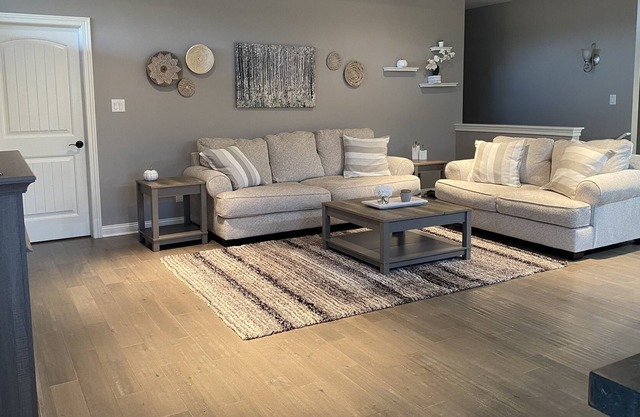 Sophisticated and Inviting Home for your Holidays!