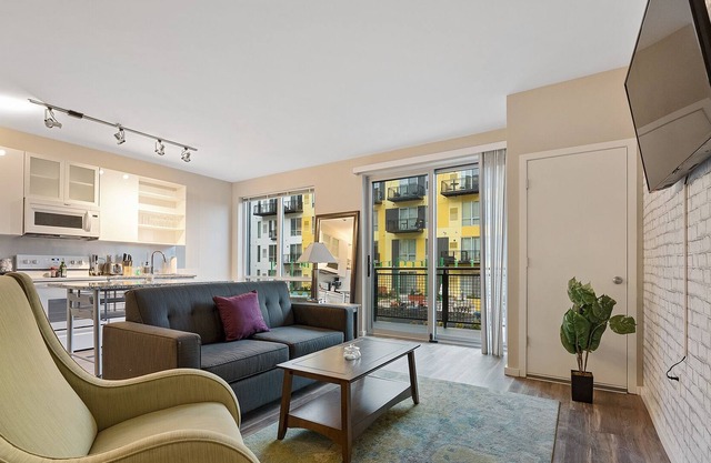 Sophistication Meets Comfort: Crossroads Art District's Upscale Stay 344