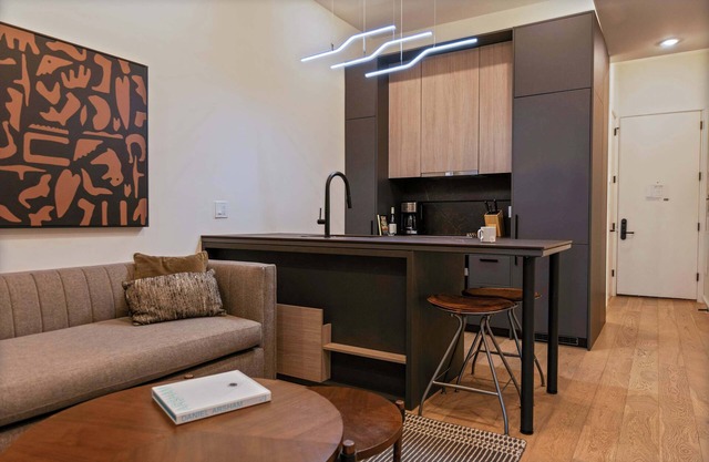 Sosuite | 1BR Apt w Roof Deck, Gym, Laundry