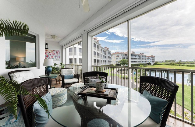 Sought after beautiful 2 bedroom Hacienda Condo