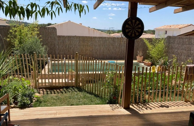 South air-conditioned detached house with private pool