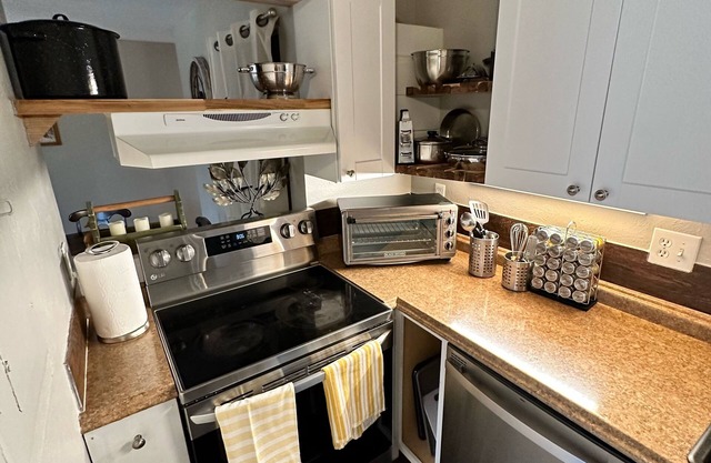 South Boulder 2bdrm Condo, super cute, quiet & cozy. (Pet friendly)