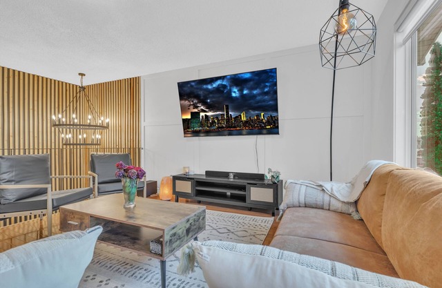 South Grande Prairie Sleeps 4 | Luxury Home w Fire Pit and Parking