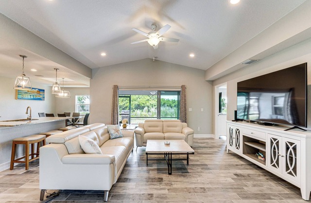 South Gulf Cove Retreat w/Grill - 13 Mi to Beach!