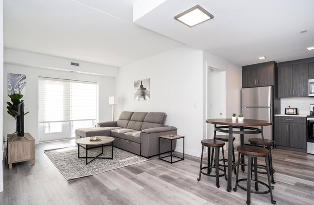 South Winnipeg Close to UM +Luxury 2 Bedroom+Parking (104-30 UC)