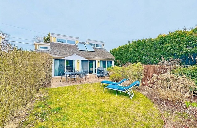 Southampton cozy cottage by the beach