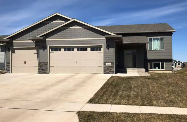 Southeast Retreat 4Beds 3bath Family&Pet friendly!