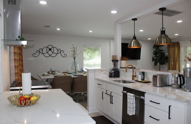 Southern Elegance Gateway - 3 Bedroom Vacation Home in Wonderful McDonough, Ga