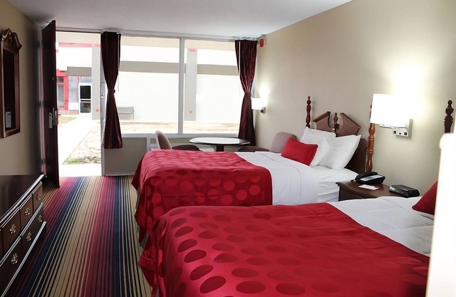 Southern Hospitality! Comfy Unit, Parking