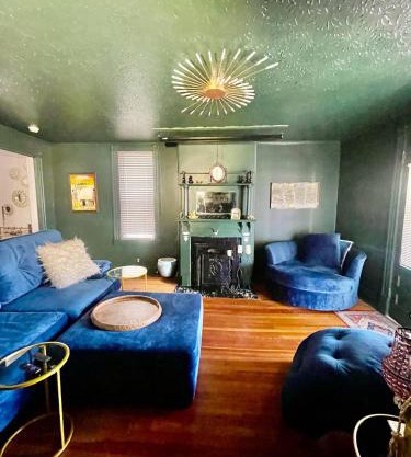 Southern Parkway Retreat Private Yard & Comfort