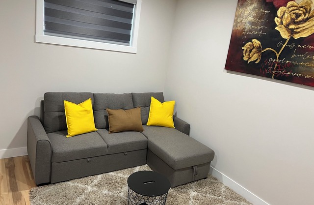 Southwest Cozy vibes, fast Wi-Fi – your chill Calgary escape starts here!