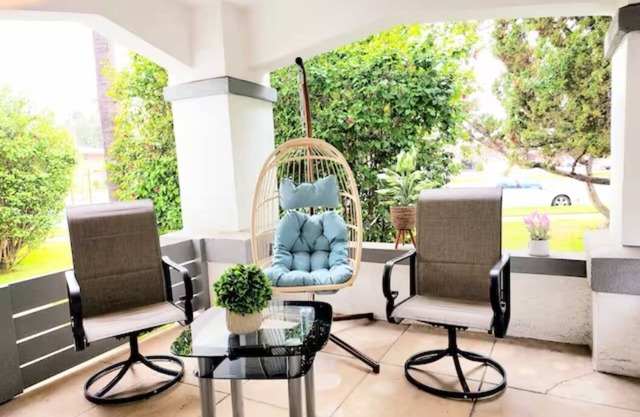 SP18 Prime location LUXE 2Bedroom/1Bath Apartment kingsize bed!