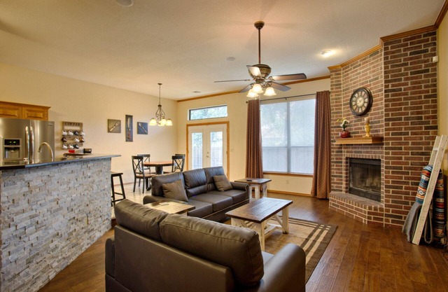 Space and lots of Comfort with 2,400 sq ft!