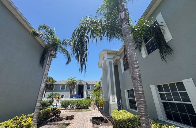 Space Surf Sea 3 Bedroom Condo by Cocoa Beach Pier