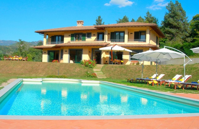 Spacious 7 bedroom, 8 bathroom villa, spa pool, walk to restaurants, great view.