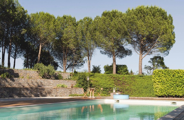 Spacious luxury with 5 uniquely styled bedrooms for groups of 12 guests ★