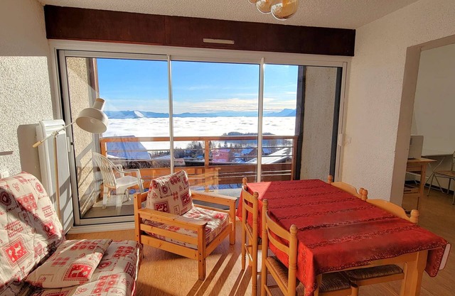 Spacious apt. for 9 in Chaillol with balcony, pets allowed