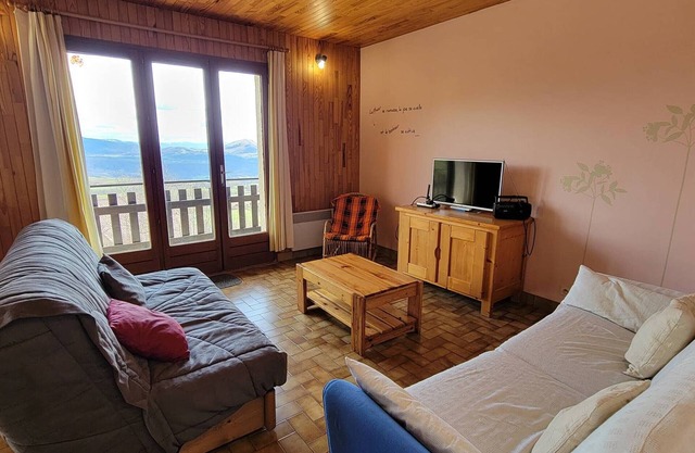 Spacious apartment, 6 people, 2 beds, balcony, Saint-Michel-de-Chaillol