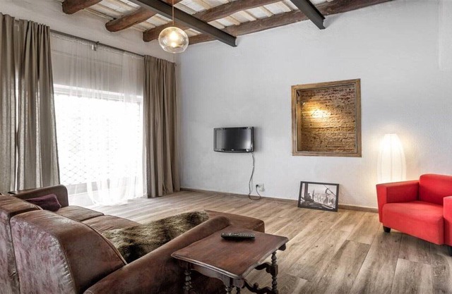 Spacious 18th century Catalan town house, Wifi, 20 minutes Barcelona