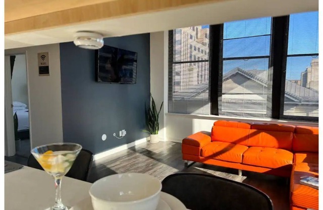 Spacious 1Br Apt! Great location to explore Downtown Wilmington