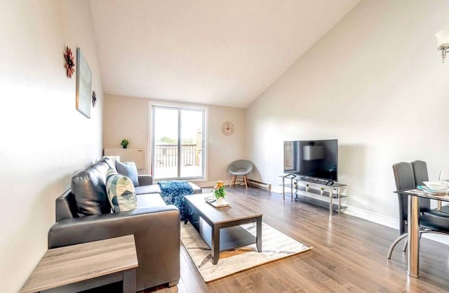 Spacious 1BR Condo - Near Cambridge Trail & Park!