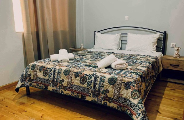 Spacious 2 Bd Apt in Quiet Troezen Village