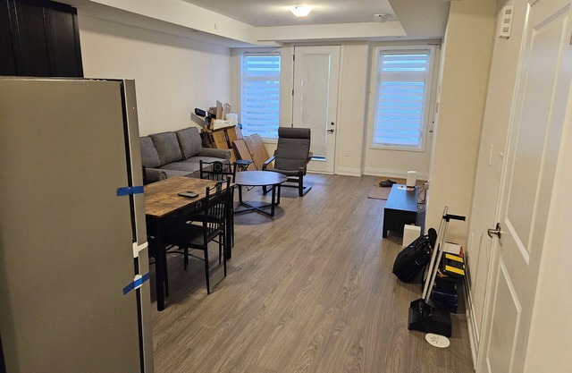 Spacious 2 Bed, 2.5 Bath Apartment in Pickering
