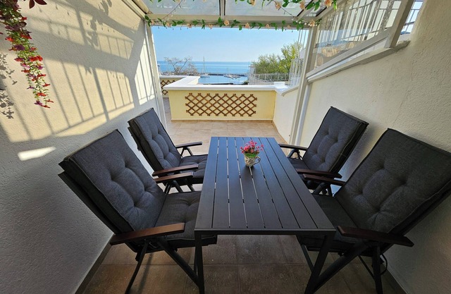 Spacious 2-bed apartment on the beach & a Sea-view large terrace