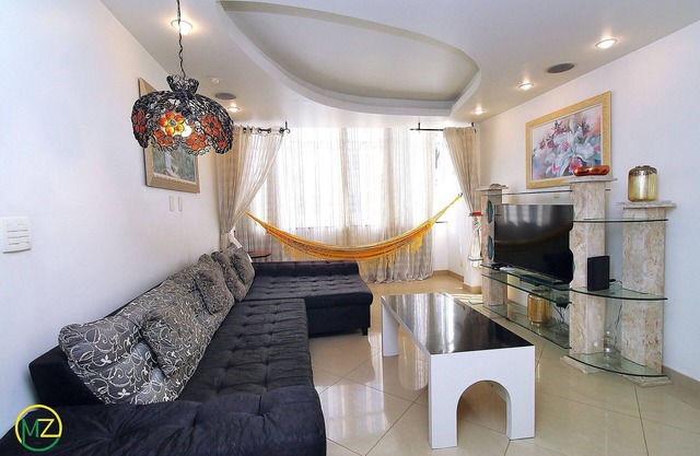 Spacious 2 bedrooms on Leme beach for 7 people