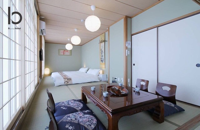 Spacious 2 bedroom Japanese Apt for 10 ppl 401