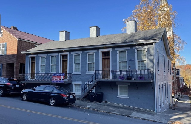 Spacious 2 Bedroom Apartment in Downtown Entertainment District