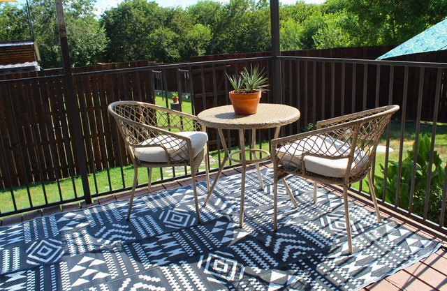 Spacious 2-bedroom house in lovely Buda with fitness room, office, and 2 patios!