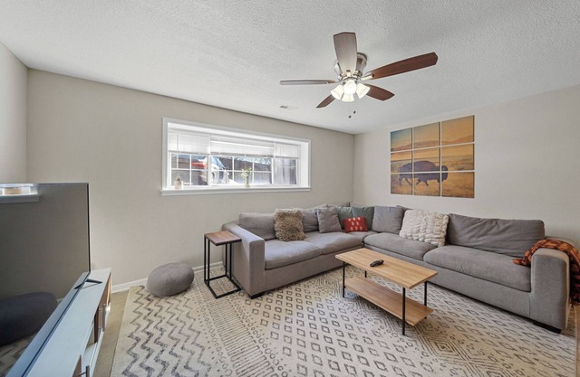 Spacious 2 Bedroom Apartment in Heart of Midtown