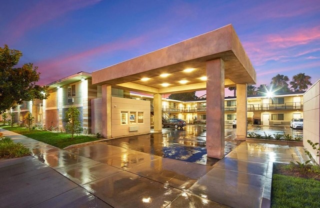Spacious 2-Unit Stay – Near Disneyland, Anaheim Gardenwalk, Must-See Attractions