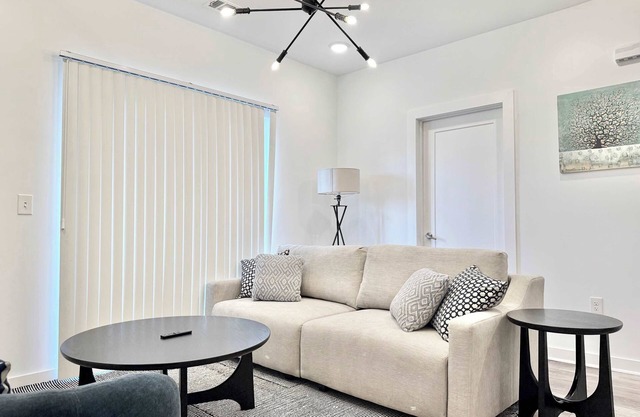 Spacious 2B2B Condo in ATL! Free Street Parking!