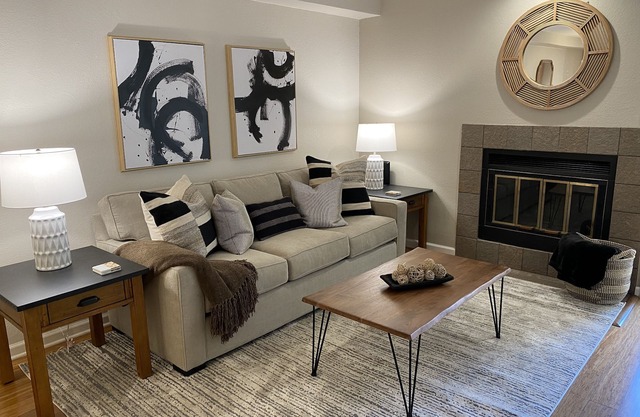 Spacious 2BR 2-1/2 Bath Palo Alto Retreat with Designer Touch-30 DAY MINIMUM