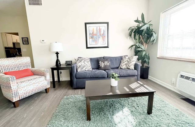 Spacious 2BR Apartment in Historic Heritage Hill
