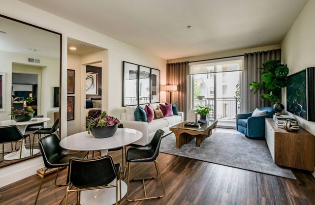 Spacious 2BR Condo in Flats at Cityline