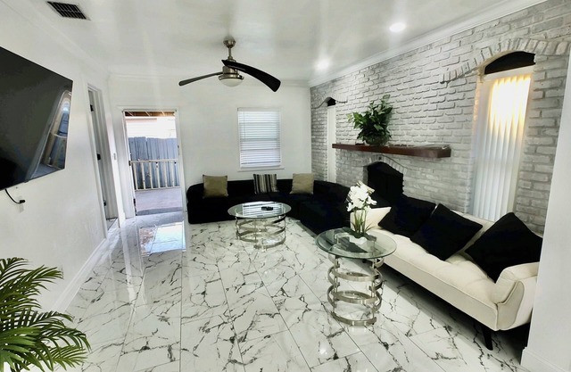 Spacious 3 Bedroom 2 Bath Home nr Parks